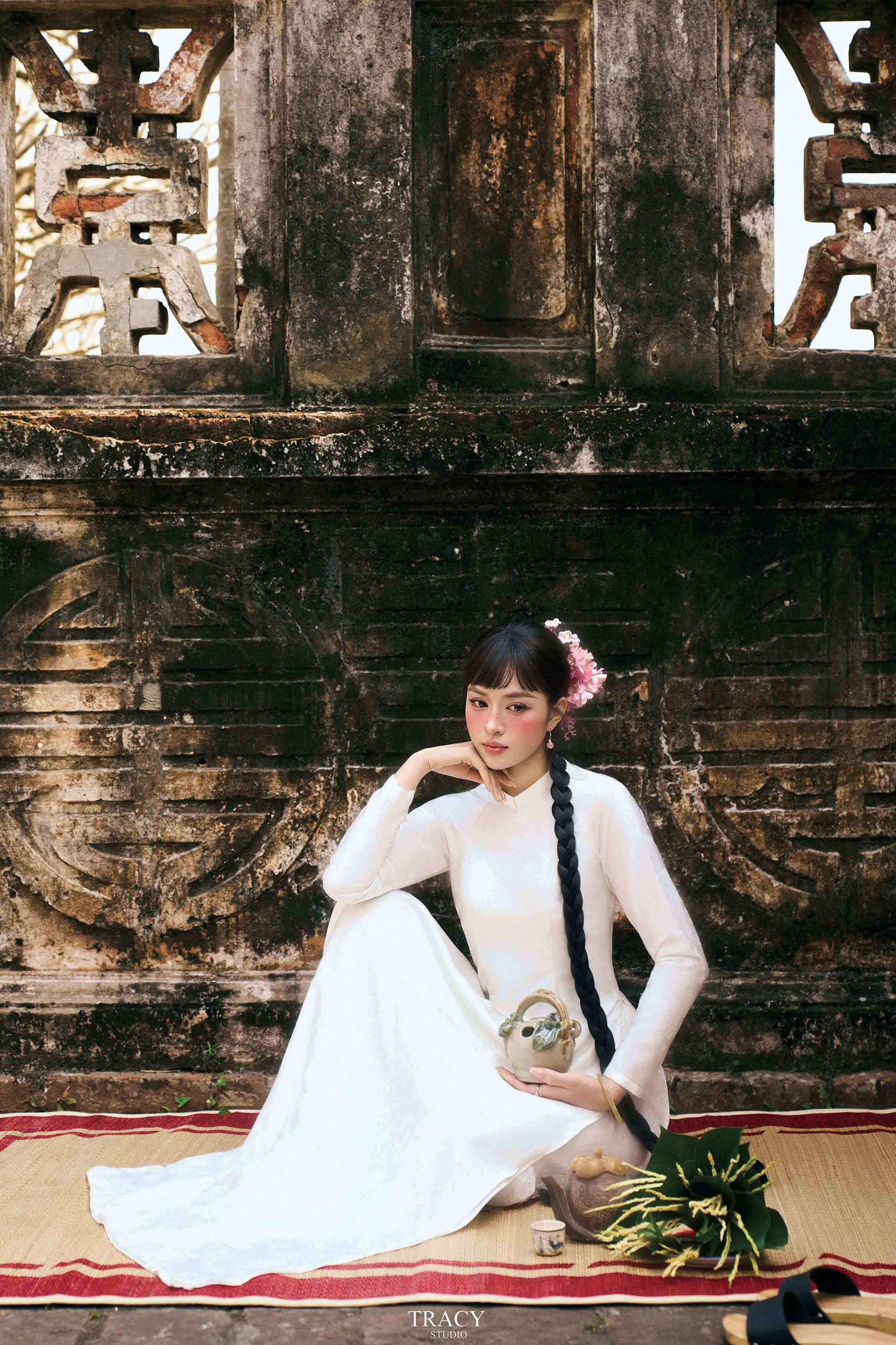 frontend/img/gallery/anh-tet-yem-ao-dai/tracy-studio-chup-concept-ao-dai-chu-oanh (4).jpg